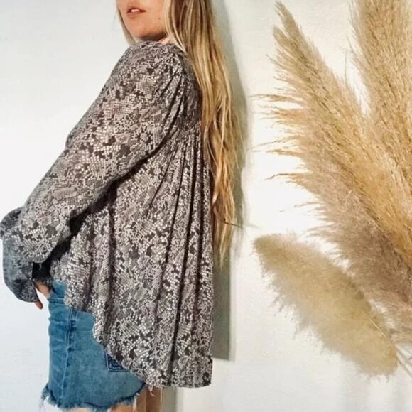 Free People Size Medium Modern Muse Snakeskin Python Detachable Tie Blouse Top - Picture 5 of 12